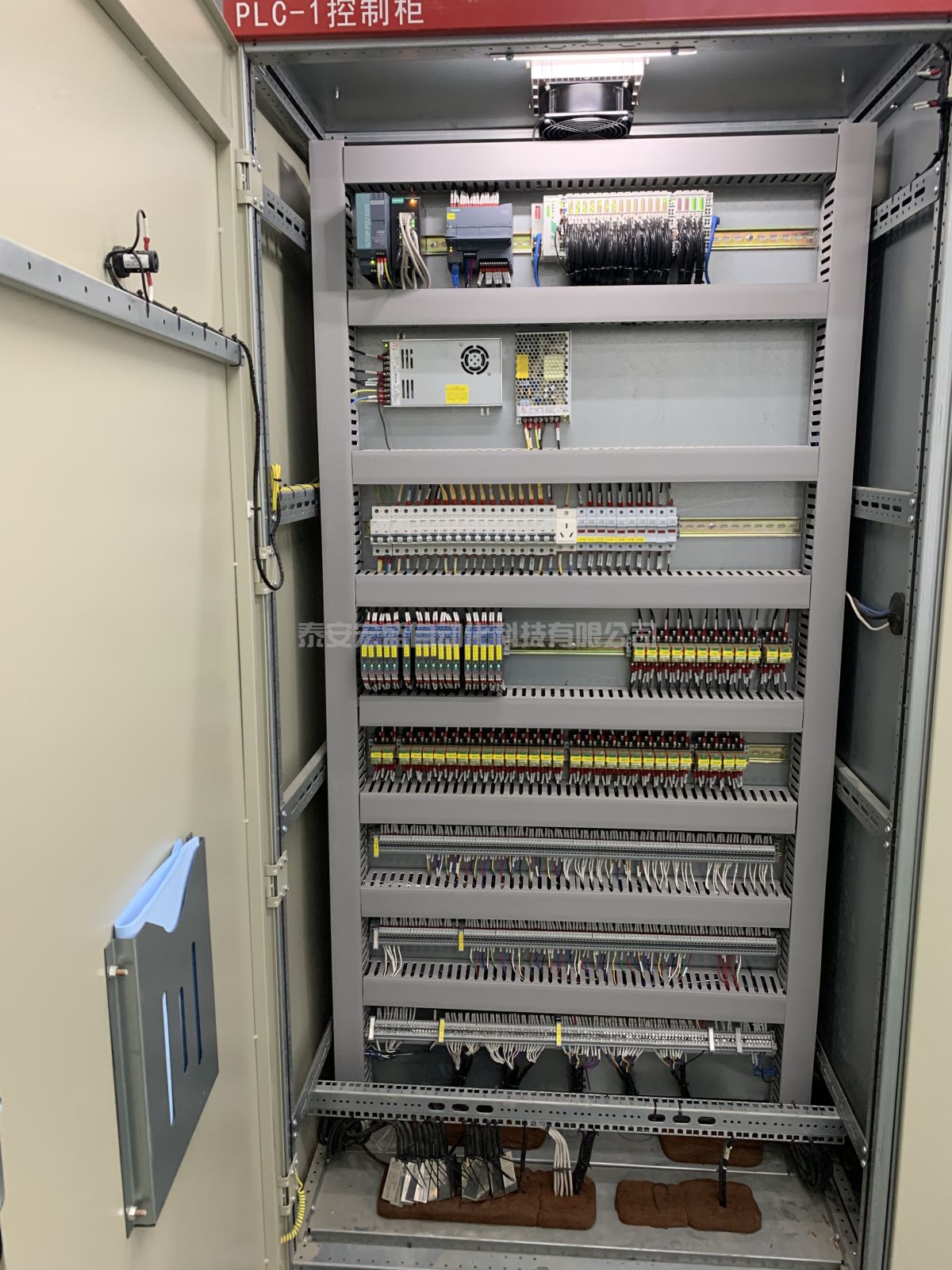 西門子S7-1200 PLC控制柜信號隔離變頻柜_電氣控制柜_PLC控制柜_電氣自動化控制系統(tǒng)-泰安宏盛
